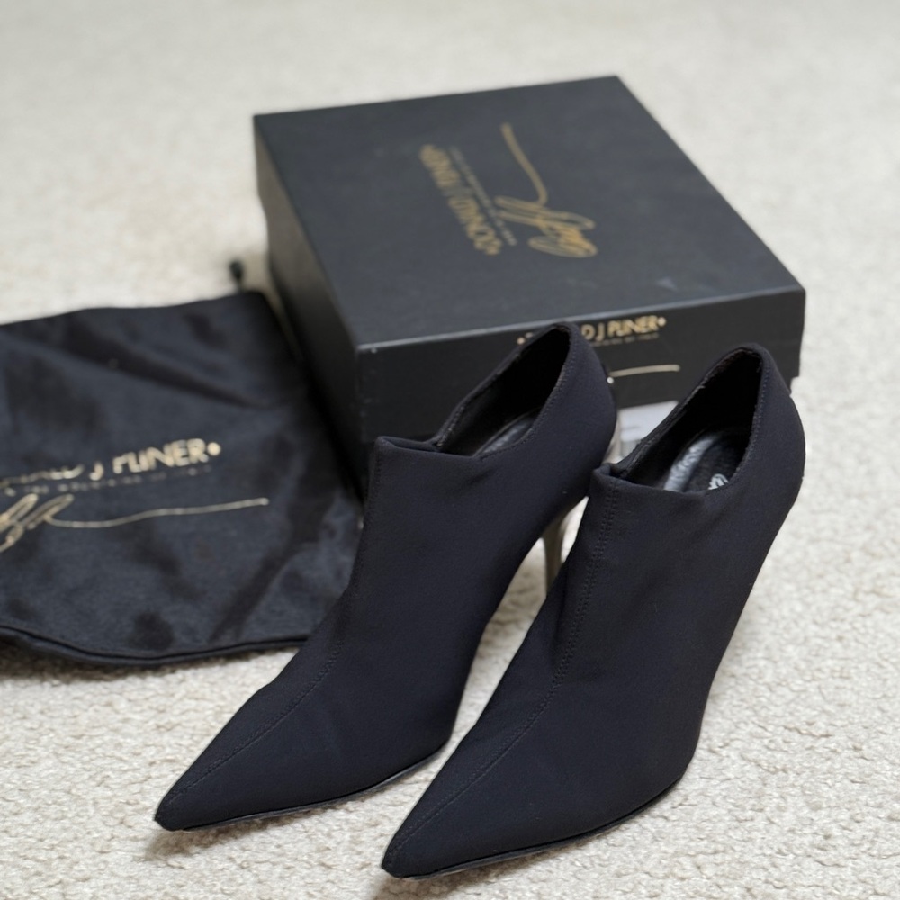 Donald J Pliner black elastic crepe shoe bootie